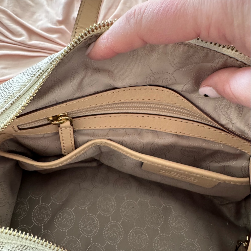 Michael Kors Grayson White/Cream Classic Monogram Speedy Satchel/Crossbody Purse - Picture 5 of 11